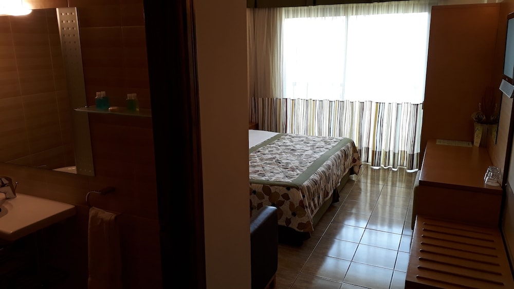 Deluxe Double or Twin Room, Balcony, Ocean View photo 3