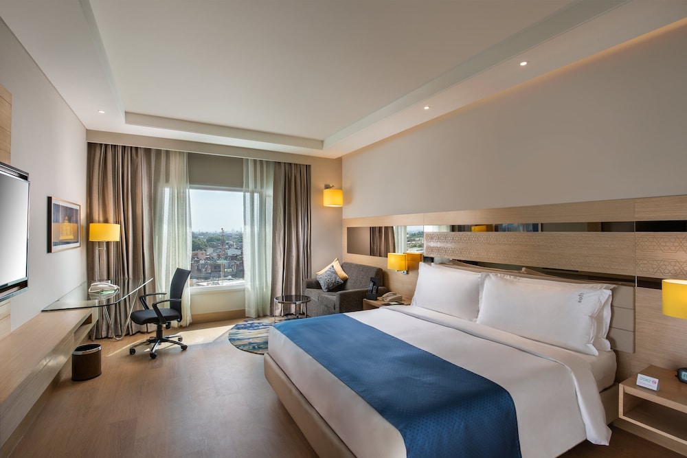 Standard Room, 1 King Bed - Photo 3