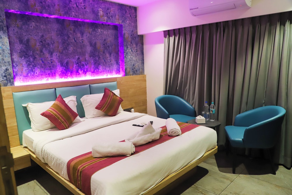 Luxury Suite, City View