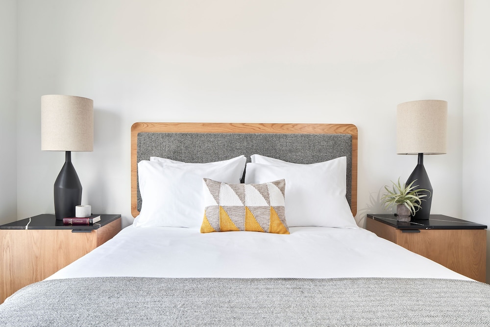 Suite, 1 Bedroom (Designer Furnished)