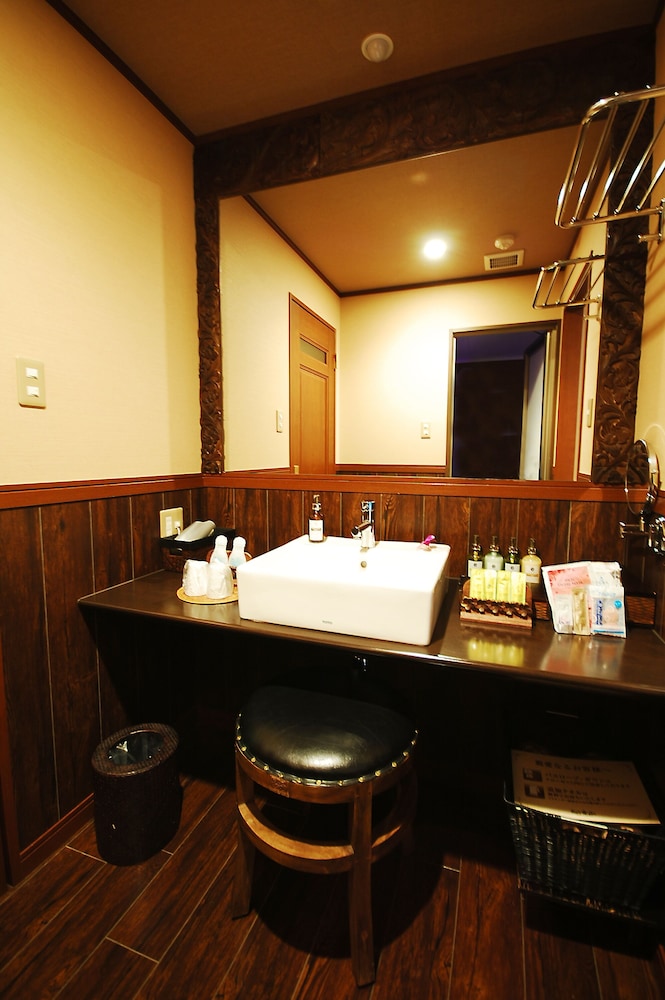 Deluxe Double Room, Smoking (Check-in @15:00, Checkout @ Noon) photo 2