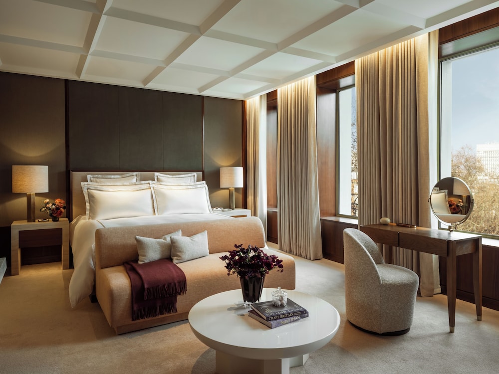 Grand Premier Grosvenor Suite