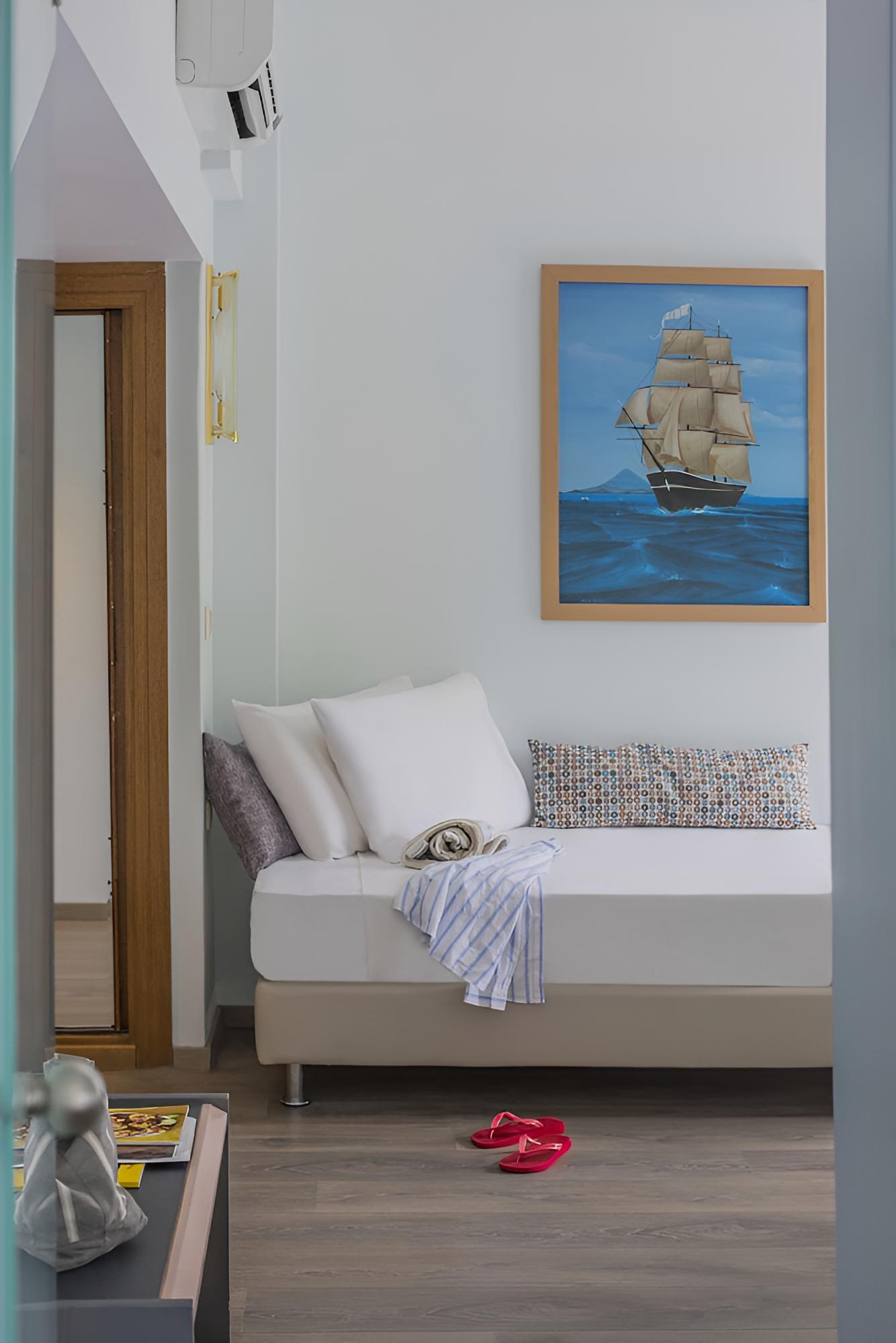 Cozy retreat with artistic touches awaits your stay!