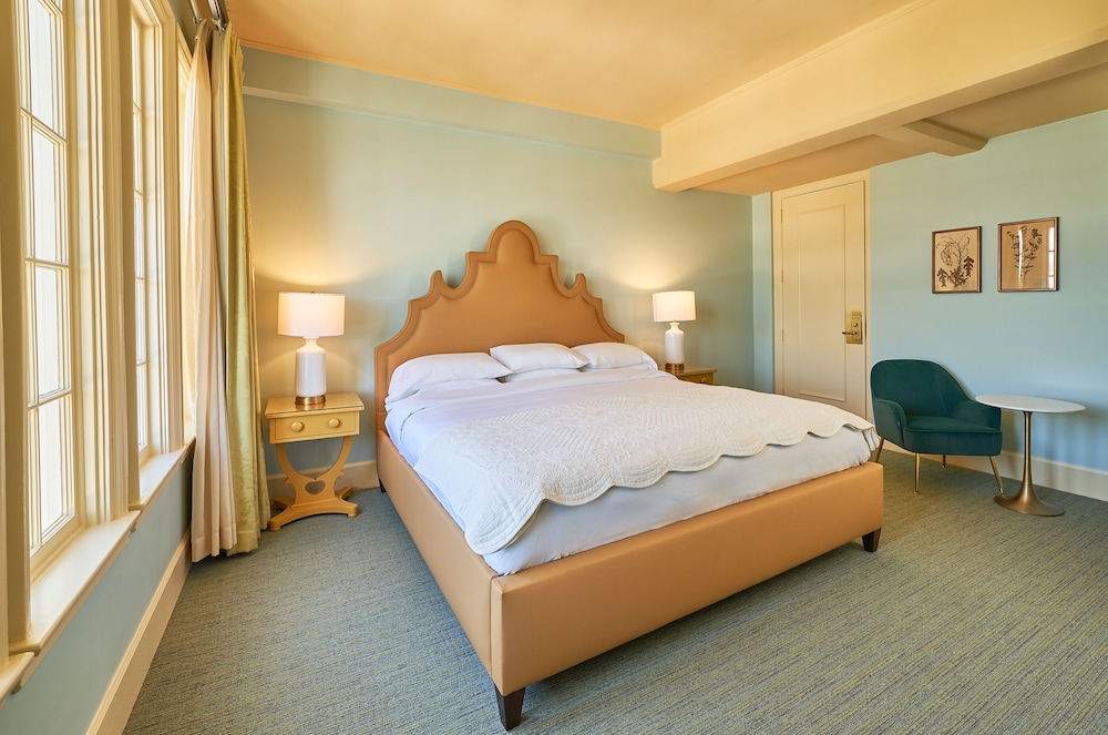 Deluxe Room, 1 King Bed, City View - Photo 3