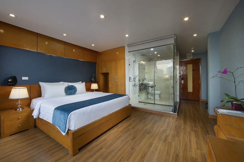 Premium Suite Large Balcony (6m2) City View