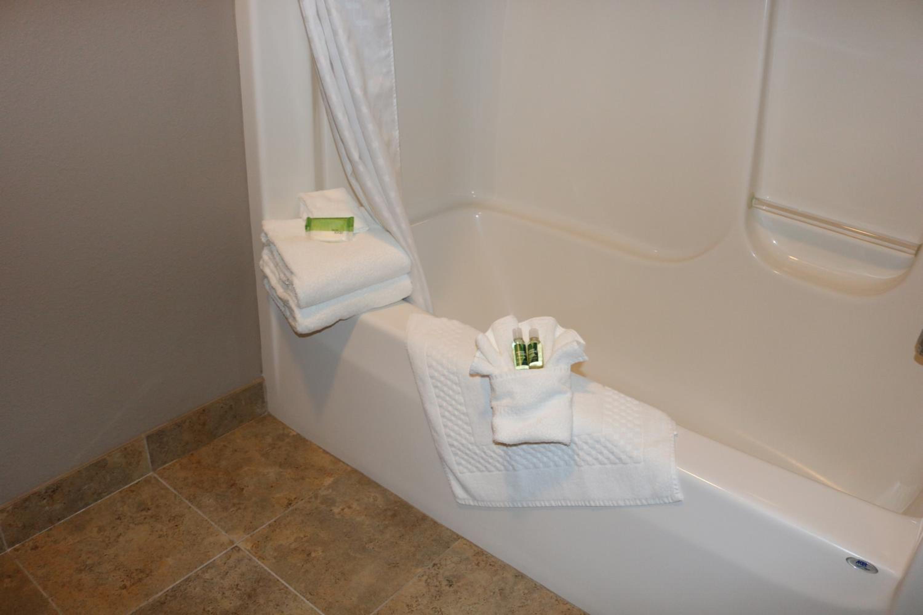 King Room - Disability Access photo 2