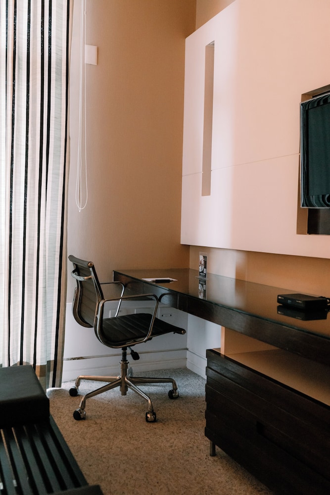 Presidential Suite, 2 Bedrooms thumbnail 6