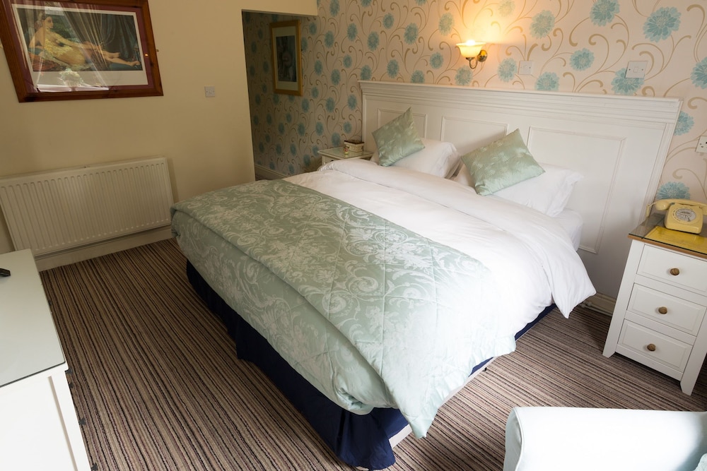 Superior Double King Sized Bed photo 2