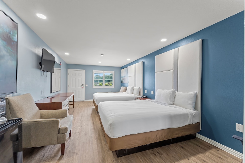 Room, 2 Queen Beds, Accessible, Non Smoking photo 2