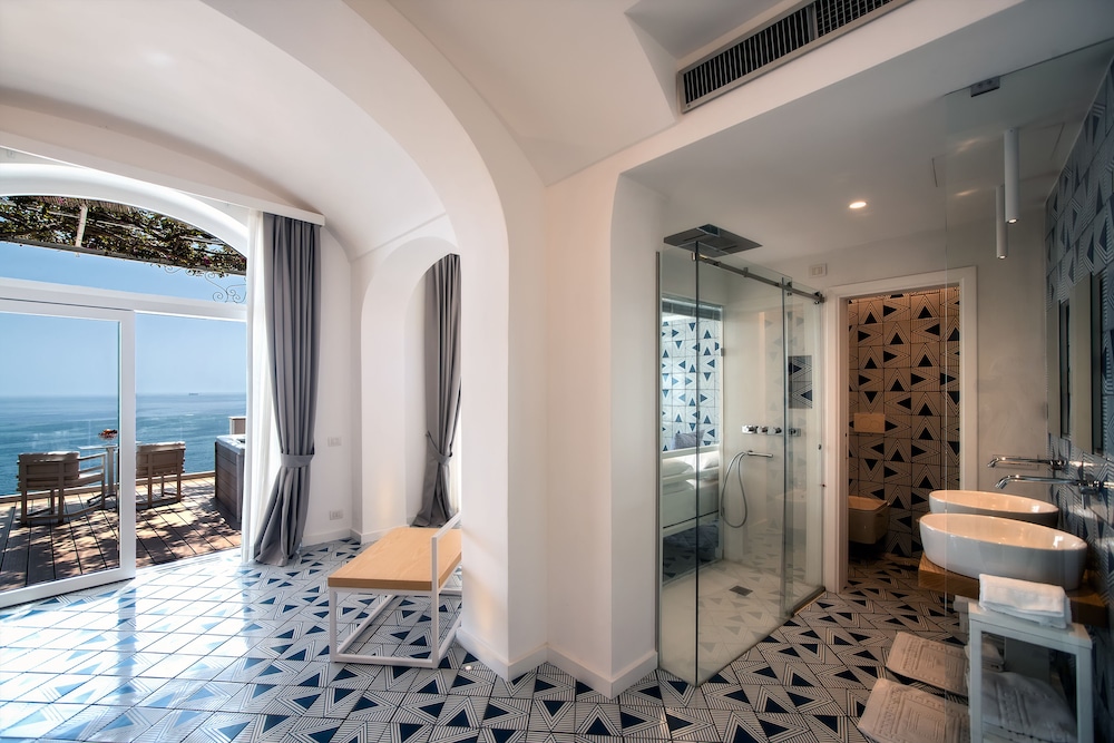 Deluxe Suite wit Spa and sea view
