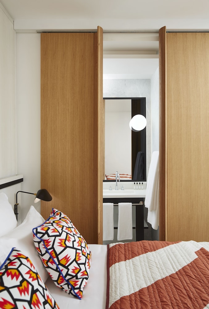 Signature Apartment photo 2
