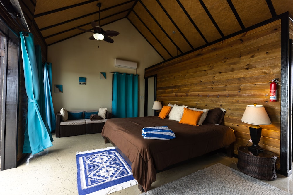 Third Floor Honeymoon, 1 King Bed, Non Smoking Ocean View photo 3