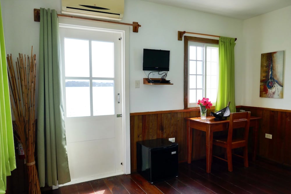 Comfort Cabin, 1 Queen Bed, Accessible, Ocean View photo 2