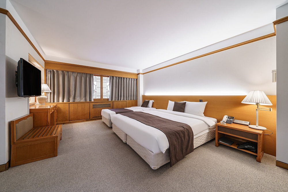 Corner Suite (Bed type randomly assigned) photo 2