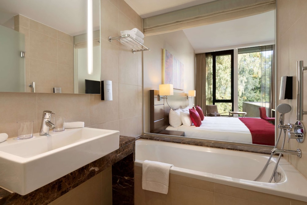 Deluxe Room - Photo 3