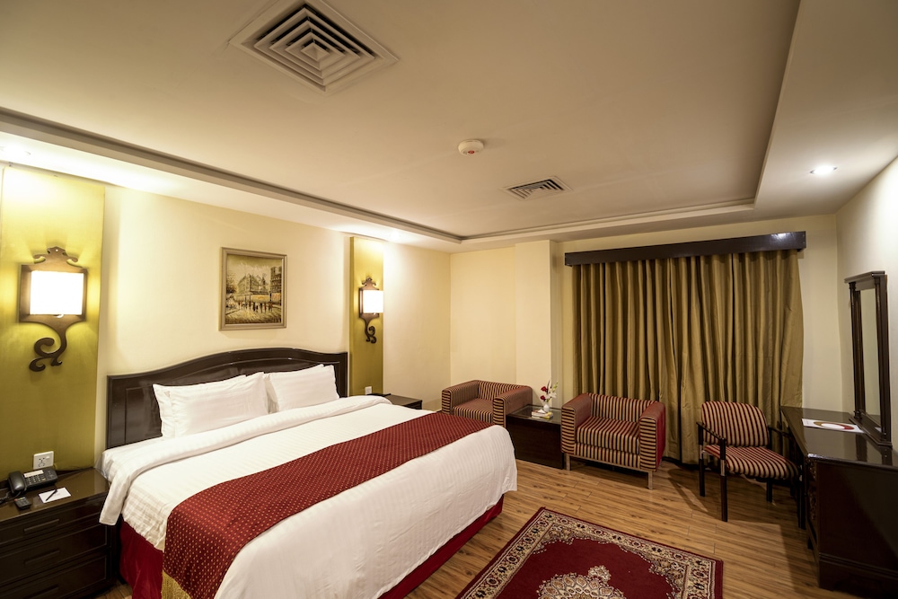 Deluxe Room, 1 King Bed, Private Bathroom photo 1