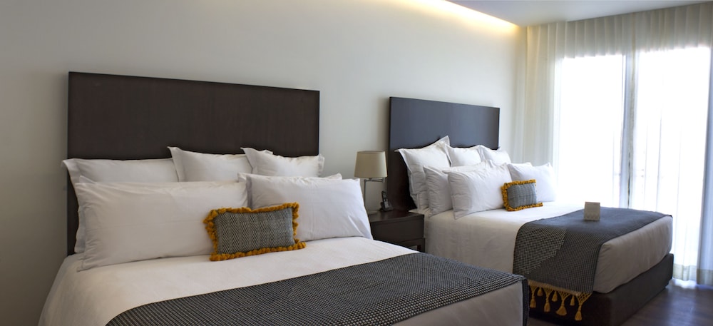Deluxe Suite, 2 Bedrooms, Kitchen, City View photo 3