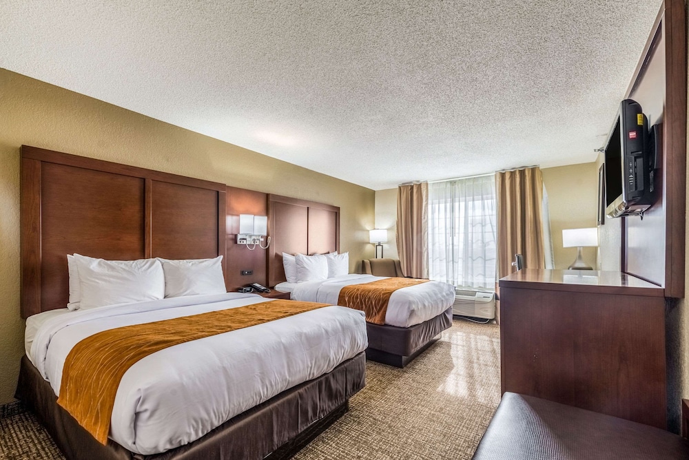 Standard Room, 2 Queen Beds, Non Smoking - Photo 1