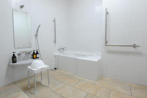 Twin Room - Disability Access - Non-Smoking - Photo 4