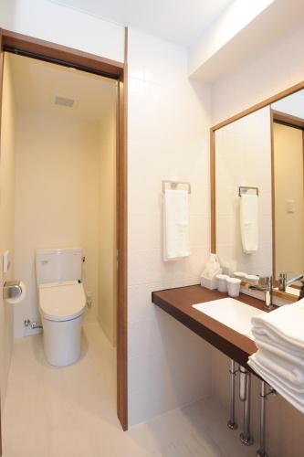 Twin Room - Non-Smoking - Photo 2