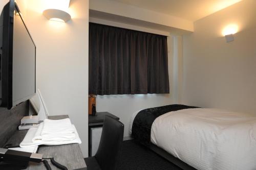 Single Room with Bathroom - Smoking - Photo 2