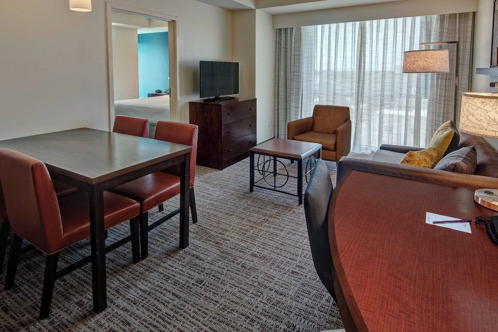 Suite, 1 Bedroom - Photo 8