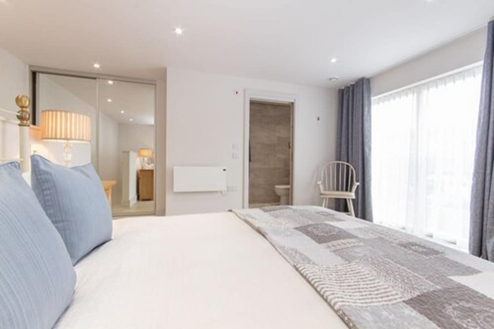 Business Apartment, 1 King Bed, Non Smoking photo 2