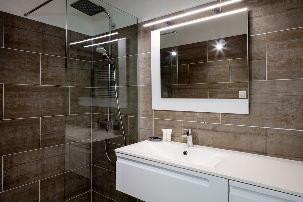 Double or Twin Room, Accessible, Ensuite (PMR) photo 3
