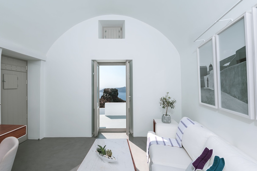 Superior Suite (with Plunge Pool) - Photo 4