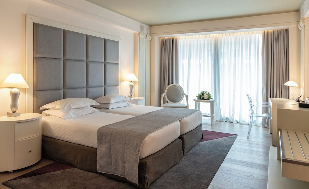 Deluxe Room, Syntagma Square View thumbnail 6
