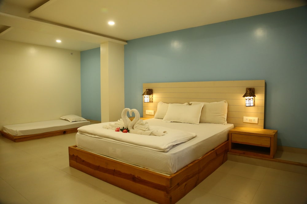 Deluxe Double Room, 1 King Bed, Smoking, Garden View photo 1