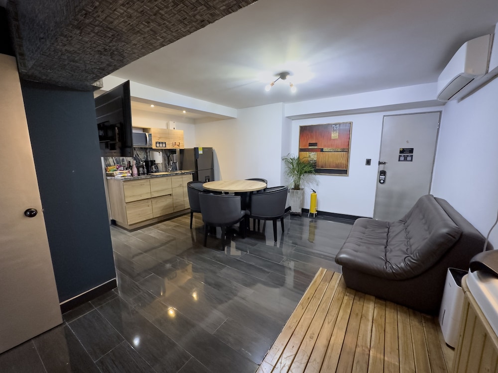 3-Bedroom apartment with jacuzzi and kitchen photo 1
