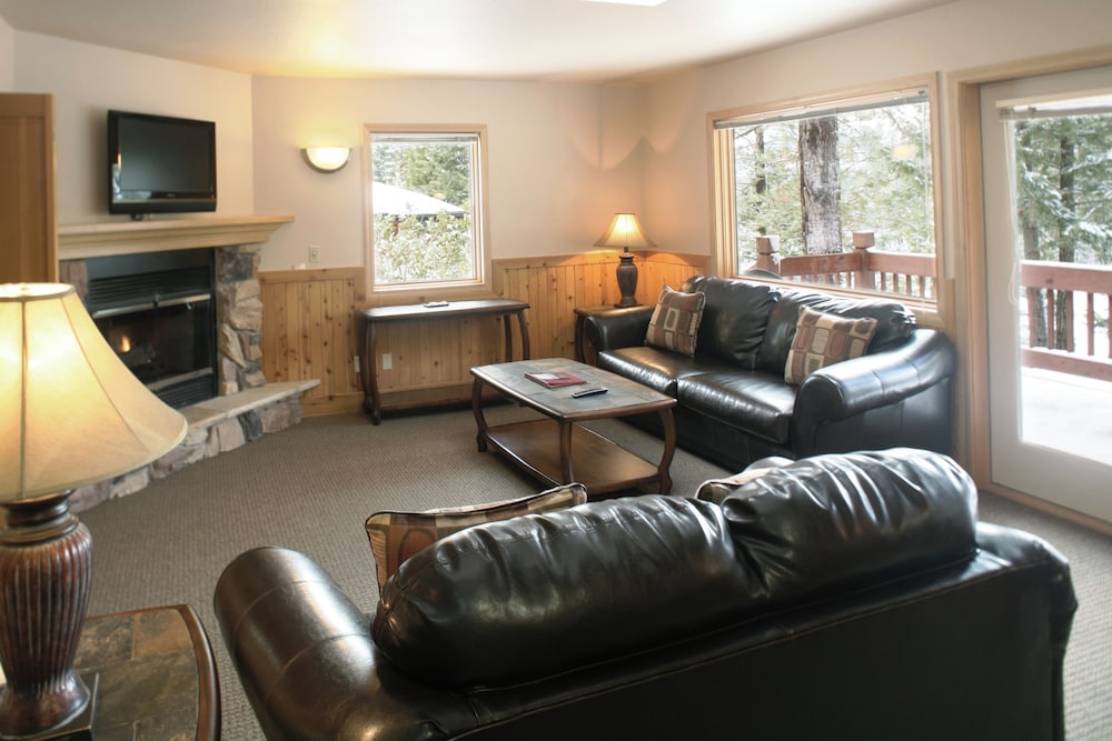 Superior Room, 1 King Bed, Lake View photo 3