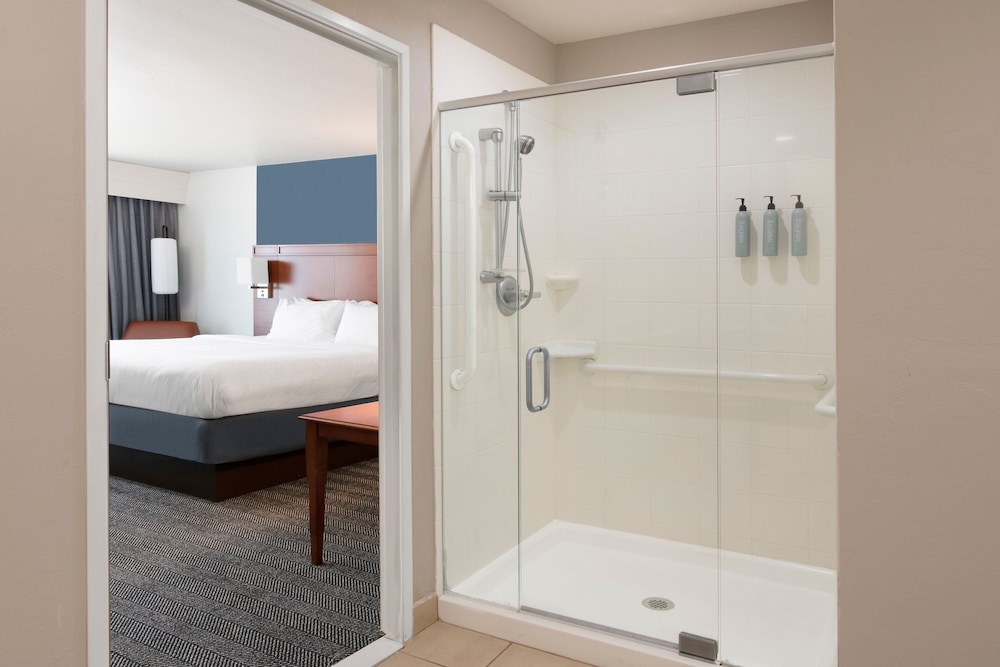 Suite, 1 Bedroom - Photo 3