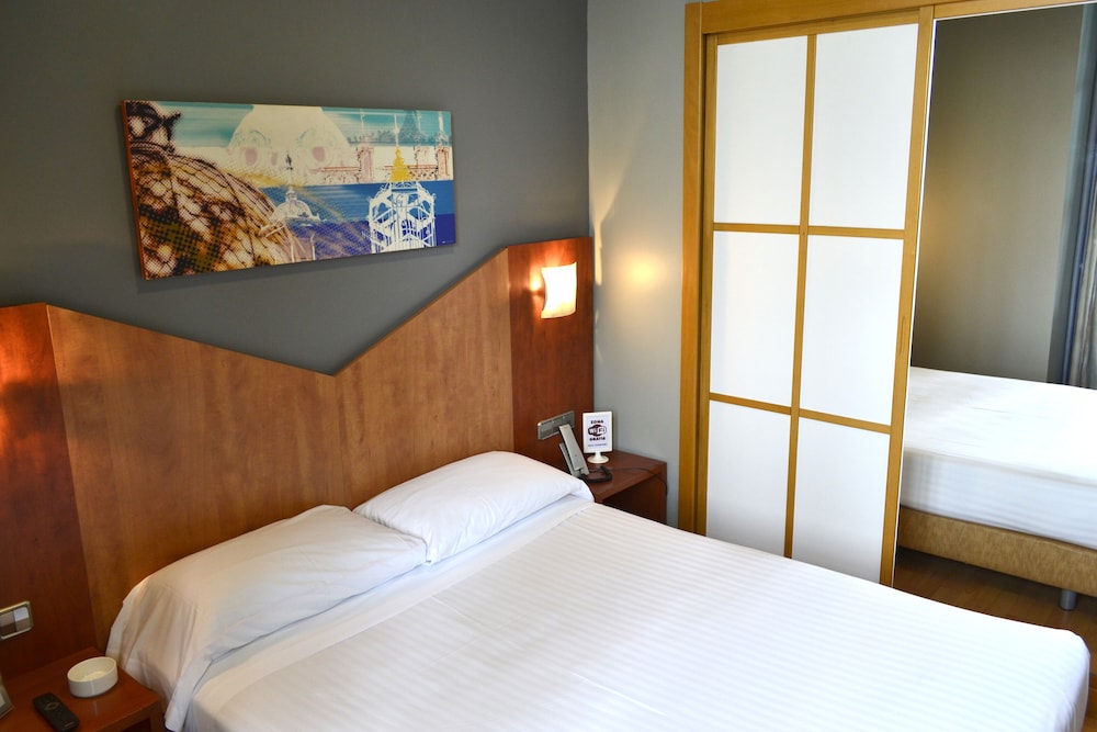 Standard Double or Twin Room photo 3