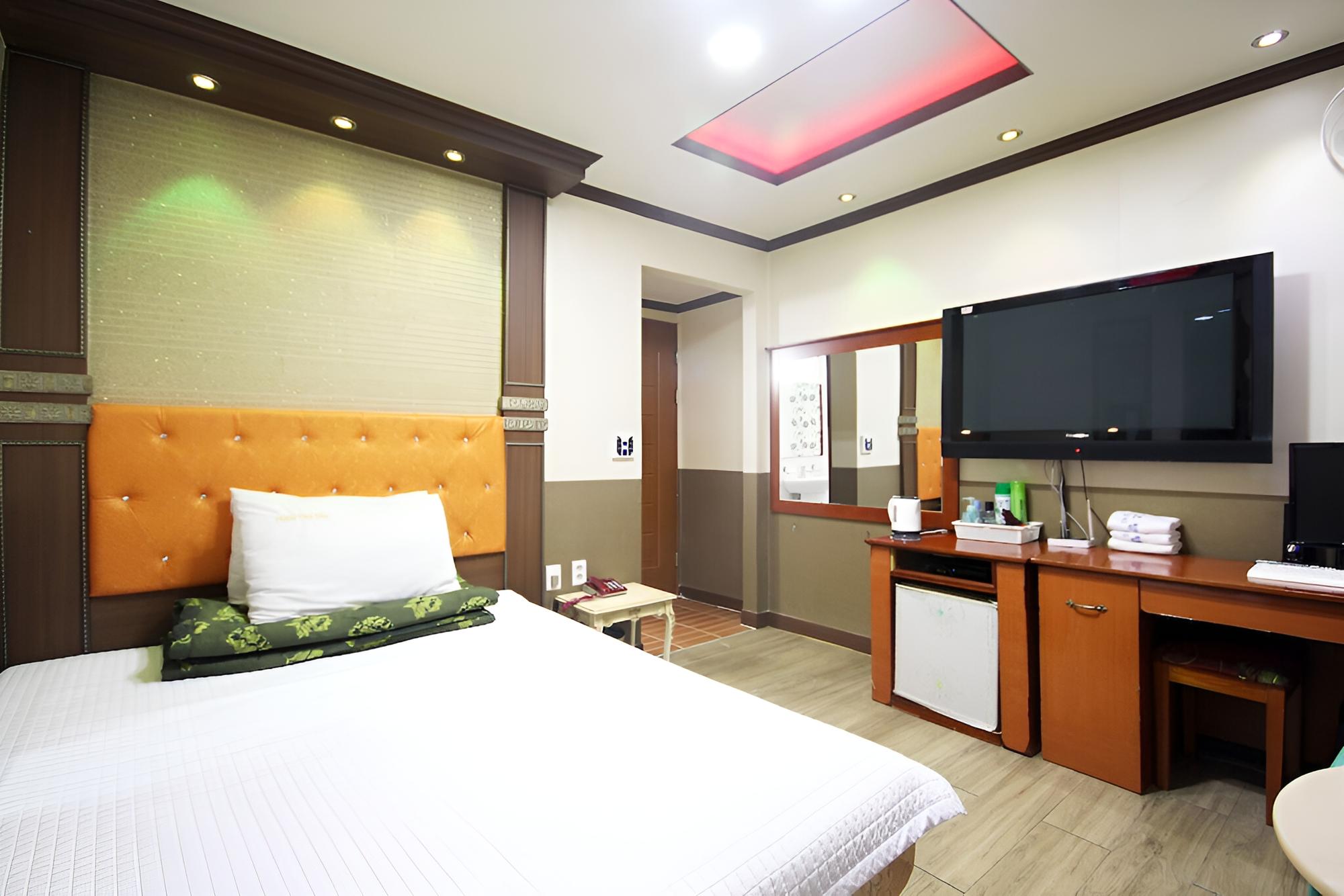 Room (Standard Room) - Photo 1