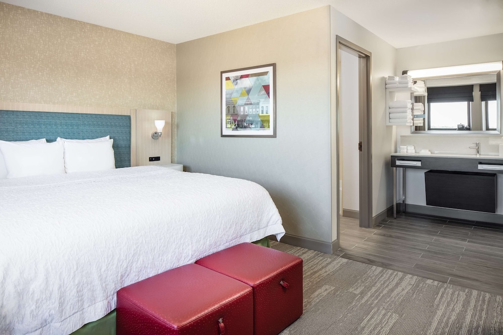 Suite, 1 King Bed, Accessible, Non Smoking