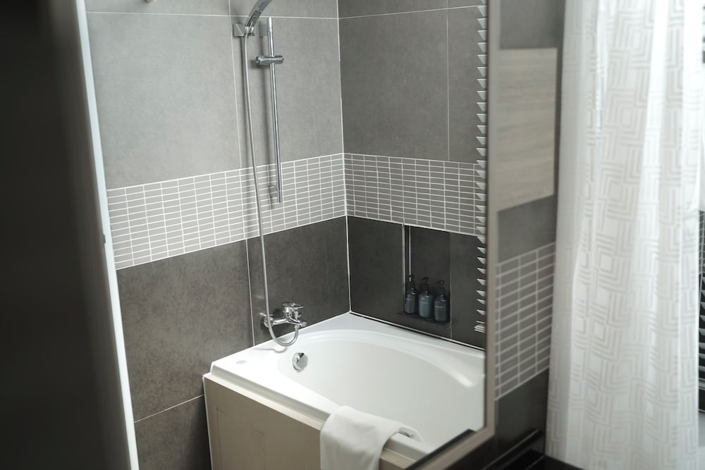 Deluxe Room, 1 Double Bed, Non Smoking, City View - Photo 19