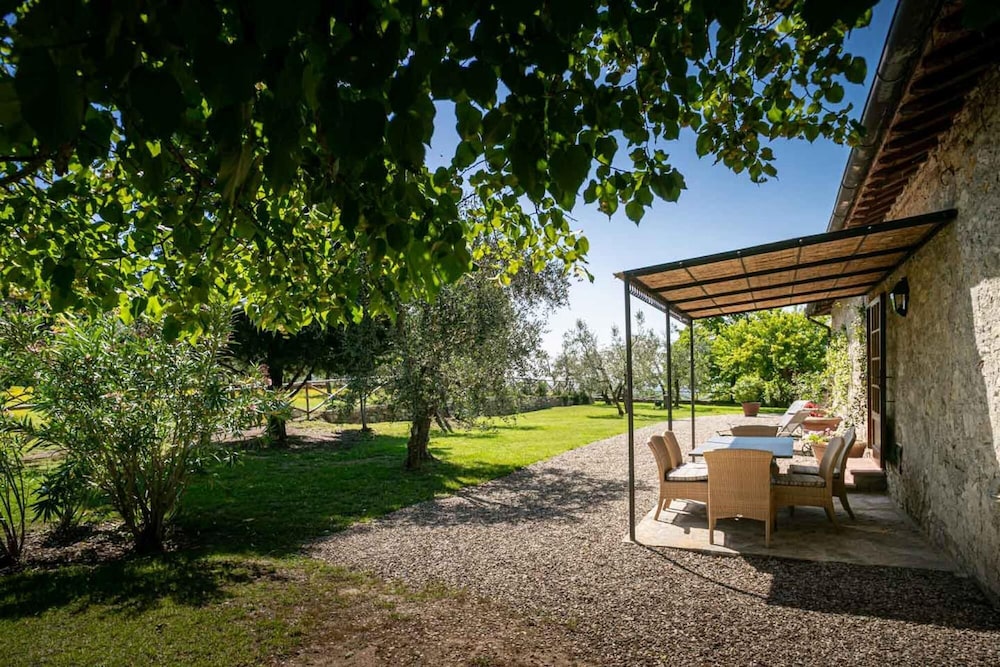 Villa photo 2