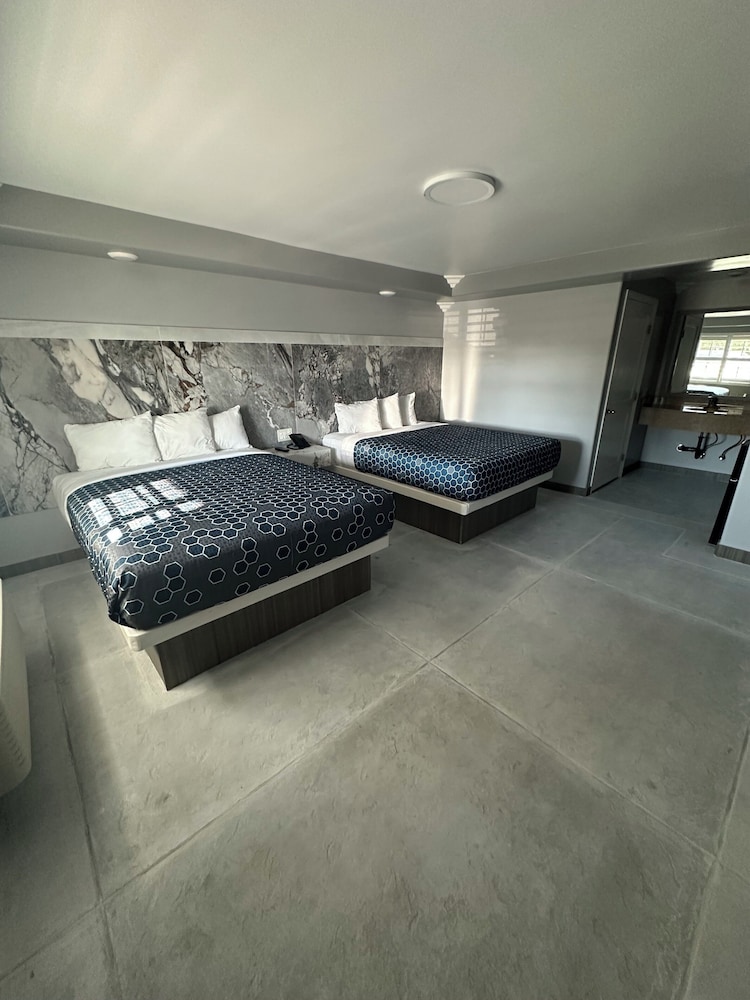 Double Room, 2 Queen Beds, Non Smoking