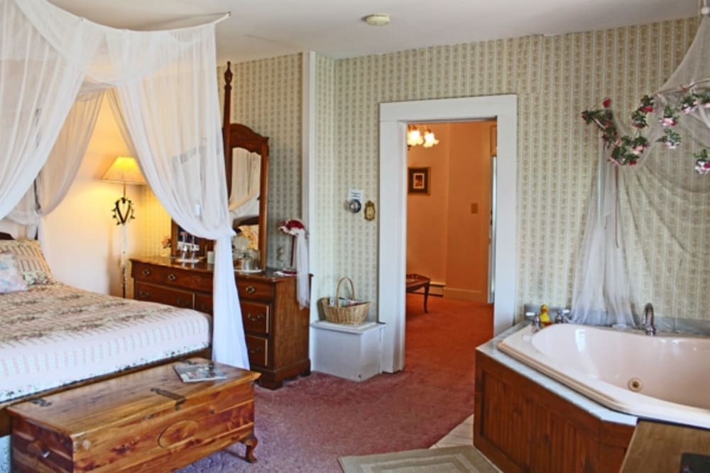 Room, Private Bathroom (Canopy Suite) photo 3