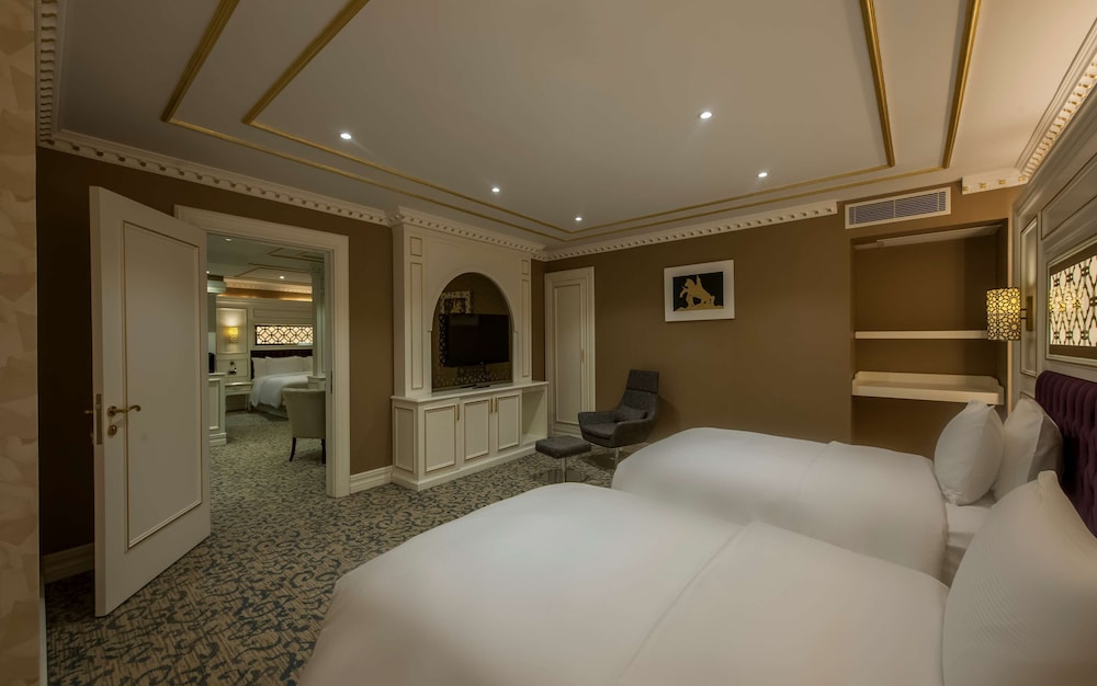 Family Suite, 1 King Bed, Non Smoking