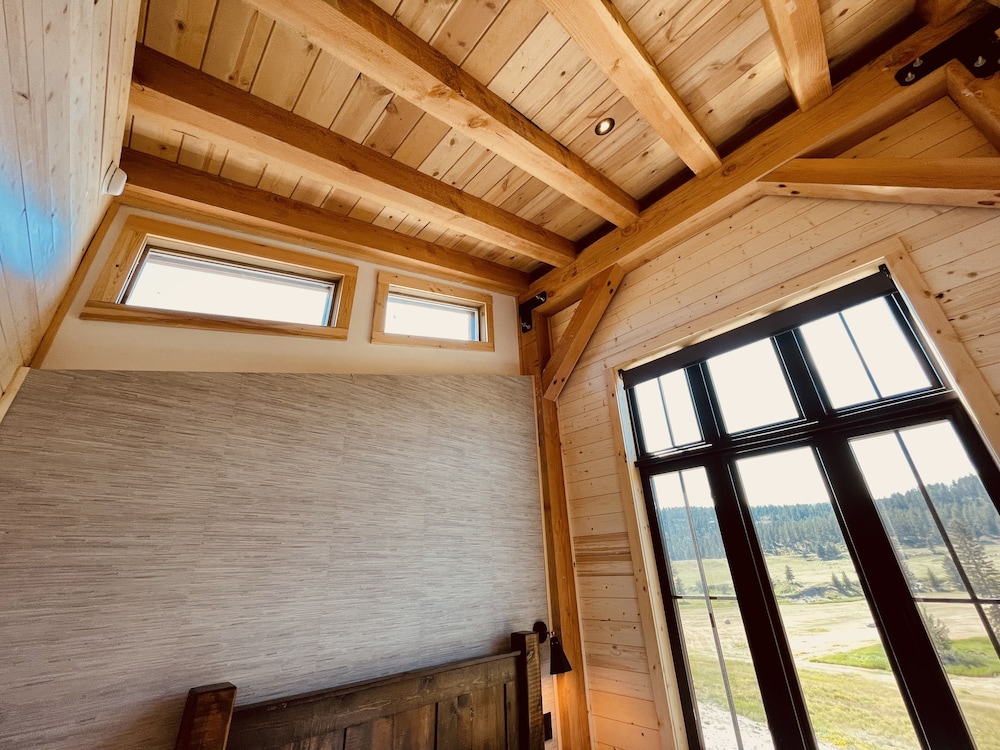 Luxury Cabin, 2 Queen Beds, Valley View photo 3