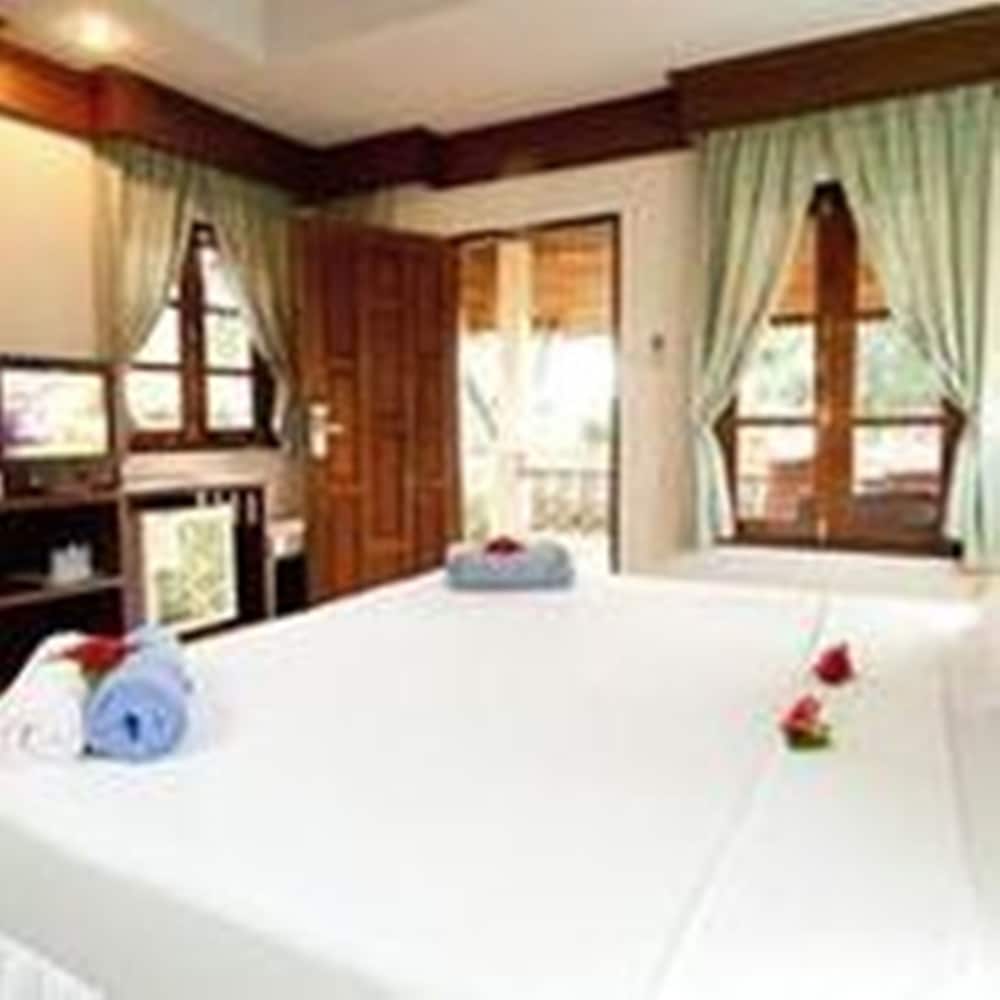 Deluxe Beachpool or Beachfront Cottage - Photo 16