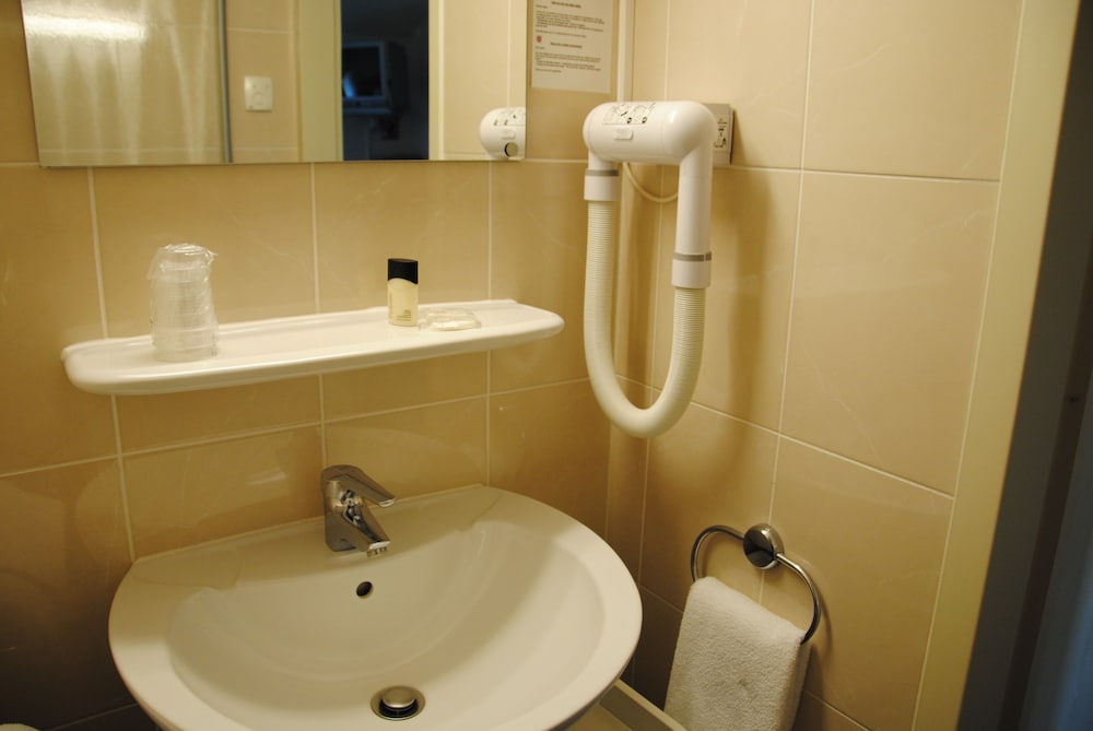 Standard Twin Room, 2 Twin Beds photo 2