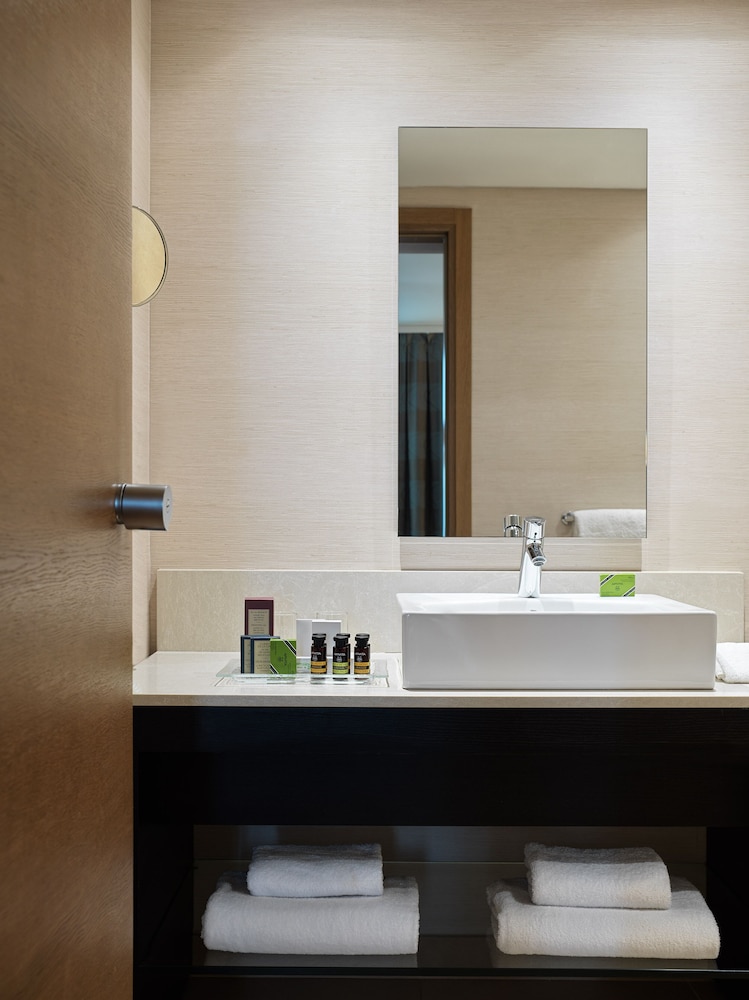 Executive Suite, 1 Bedroom, Non Smoking, Jetted Tub - Photo 5