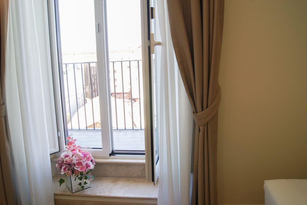 Suite, Balcony, City View photo 3