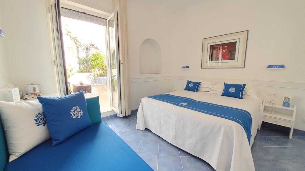 Premium Room, 1 Queen Bed, Garden View photo 2