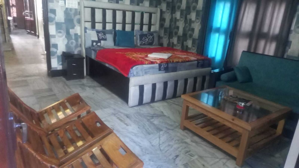 Deluxe Room, 1 King Bed photo 3