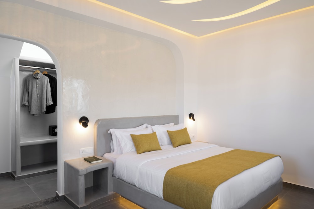 Essential Suite with Balcony& Hot Tub - Photo 5